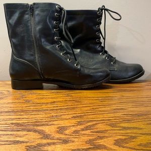 Black non slip boots